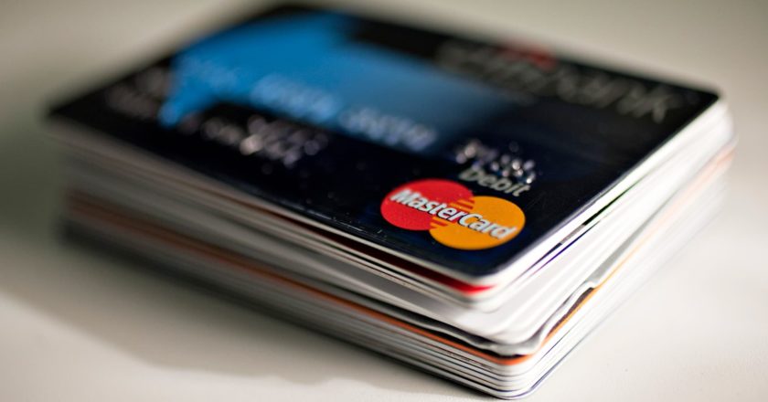How to Manage Your Expenses Using Reloadable Prepaid Cards